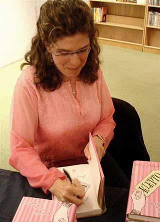 Jenny signing books at Books of Wonder, May '06